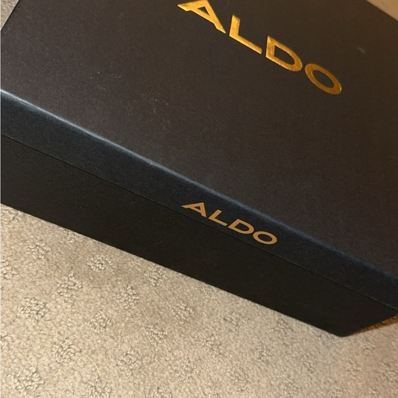 Brand New petite ALDO handbag. Includes shoulder strap and matching card holder. - Picture 2 of 5